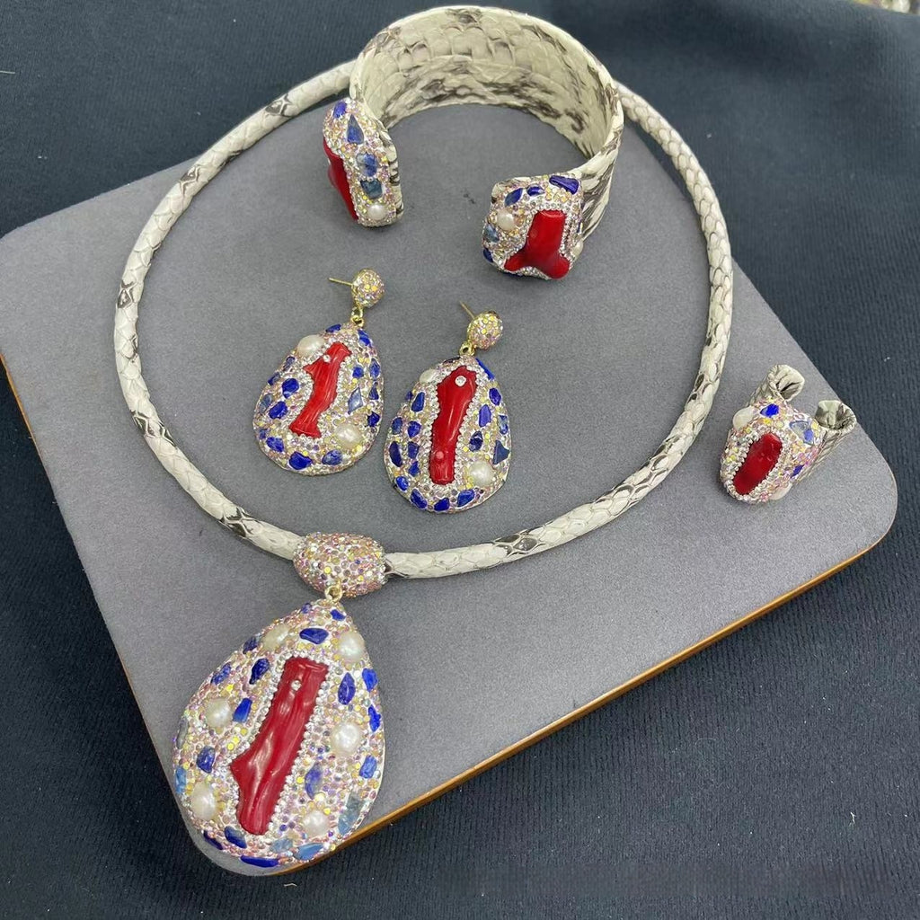 Véritable cuir Snakeskin Sea Bamboo Inlaid Pearl Autumn and Winter Ensemble de bijoux en quatre pièces