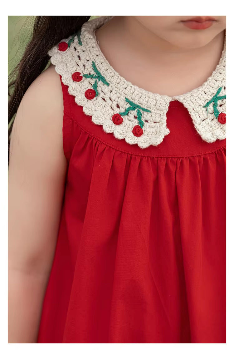 Robe sans manches pour enfants avec un motif cerise