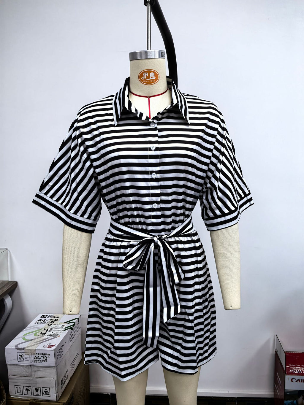 Costume rayé pour femmes