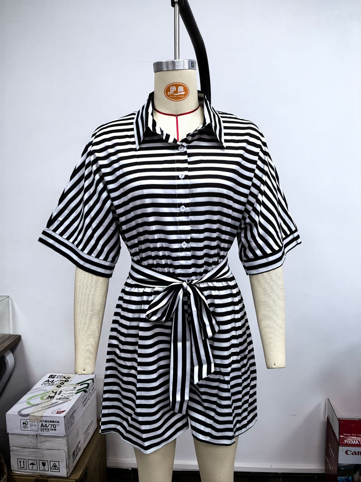 Costume rayé pour femmes
