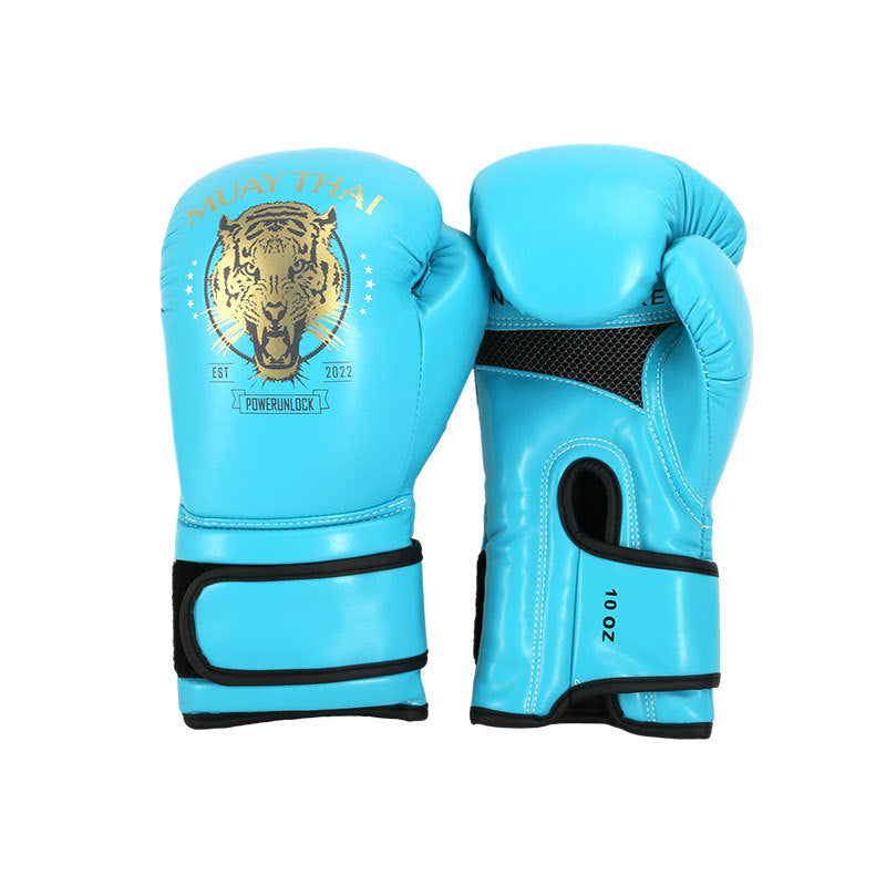 Boys Muay Thai boxe training avec un sac de frappe et des gants