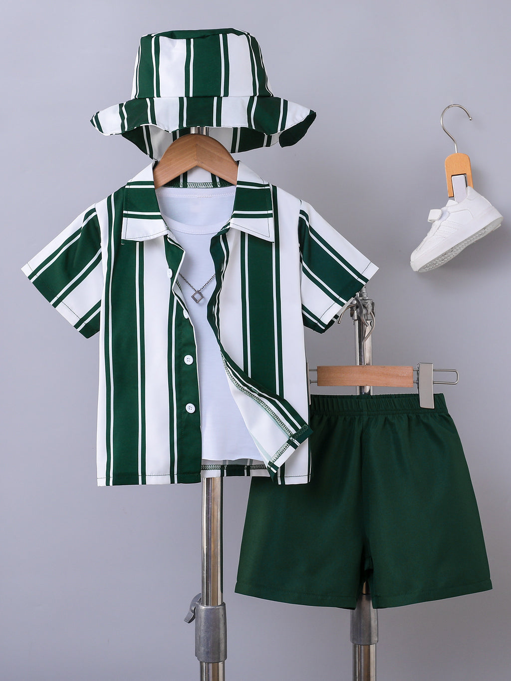 Chemise et shorts à manches courtes à rayures vertes et blanches pour garçons