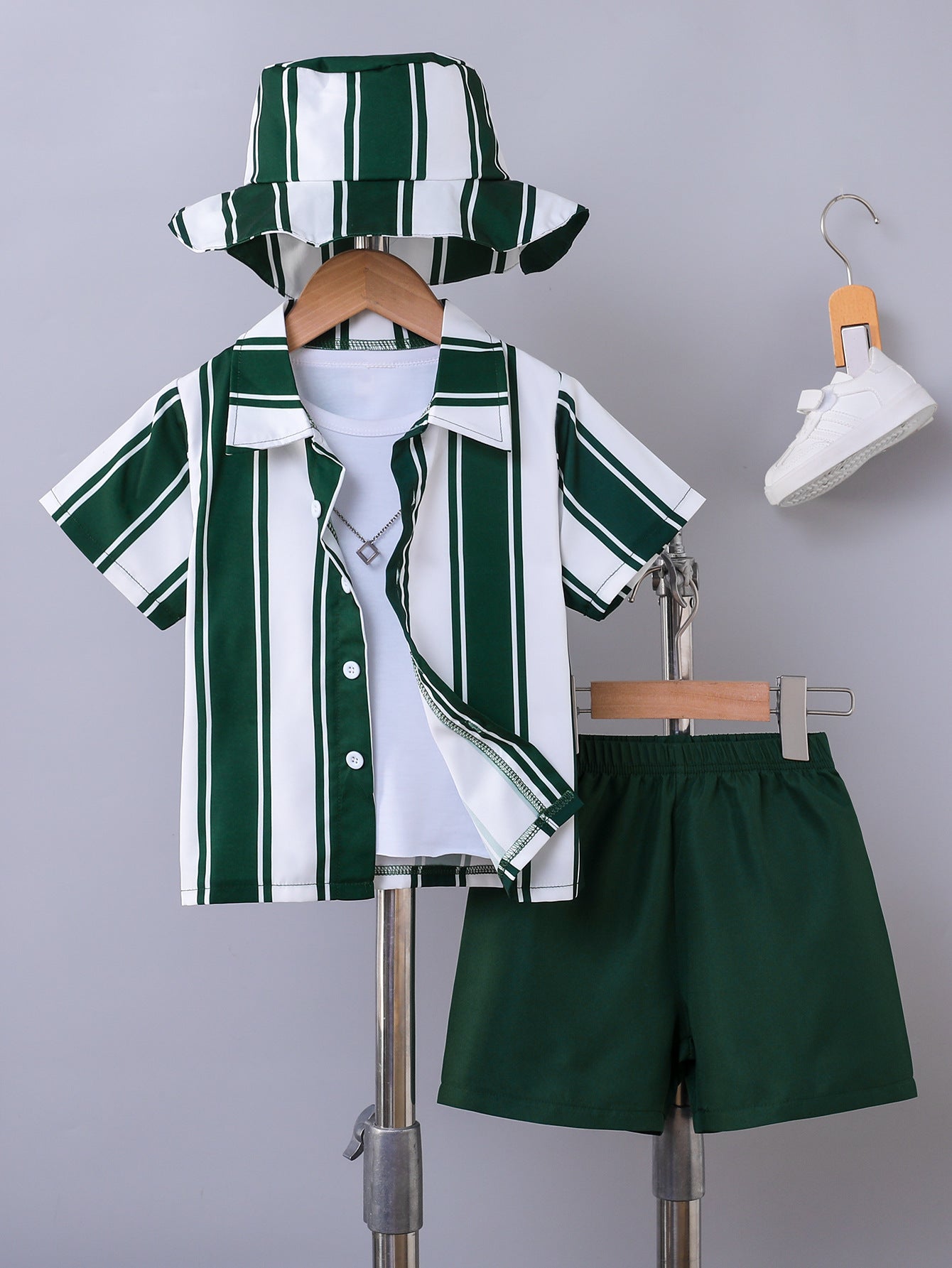 Chemise et shorts à manches courtes à rayures vertes et blanches pour garçons