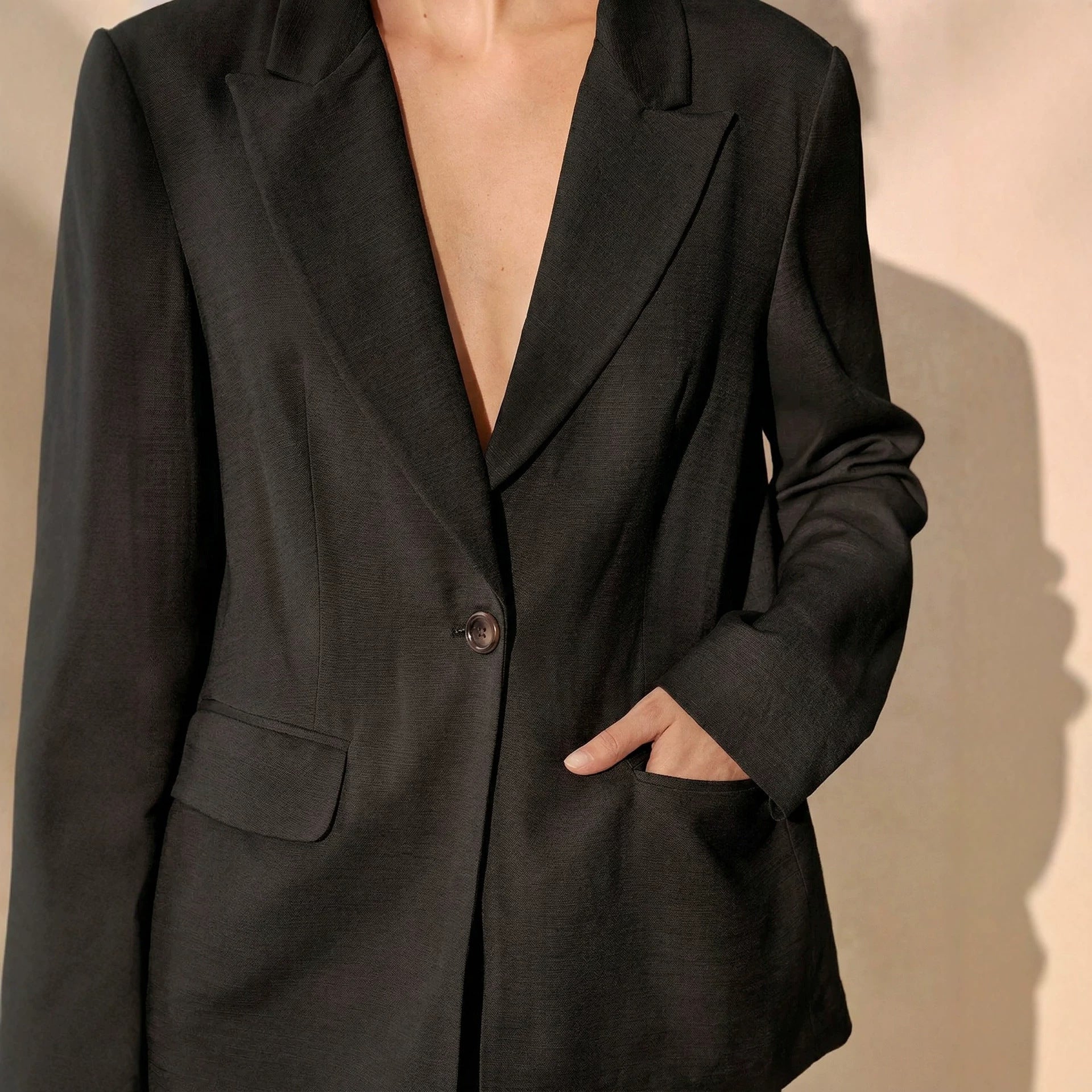 Arrivée Femmes Slim-fit Lace-waist Blazer avec un panneau arrière mince