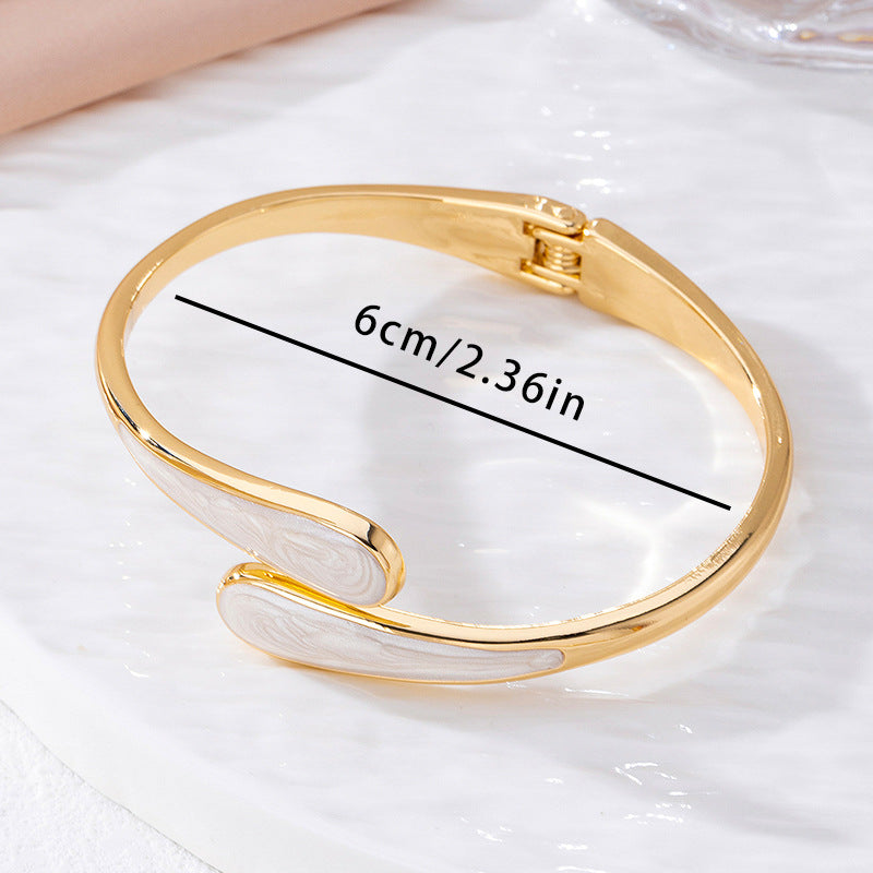 Bracelet en alliage à effet métal pour femmes