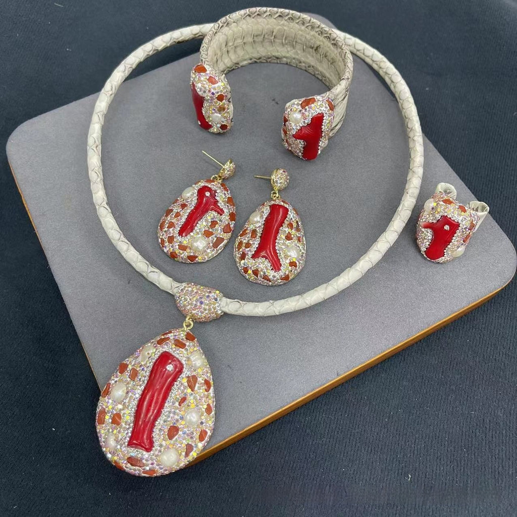 Véritable cuir Snakeskin Sea Bamboo Inlaid Pearl Autumn and Winter Ensemble de bijoux en quatre pièces