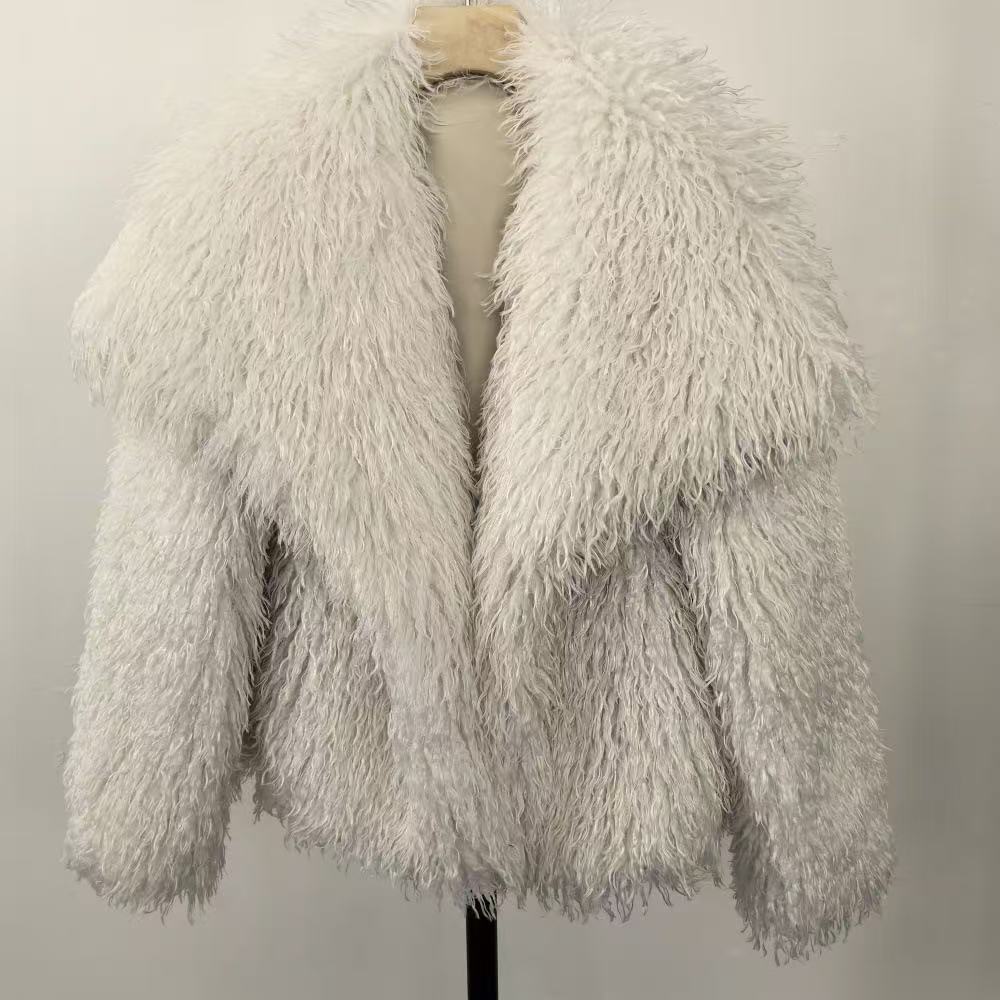 Sophistiqué élégant et versatile manteau de faux-fur en cisaillement avec un grand lapel