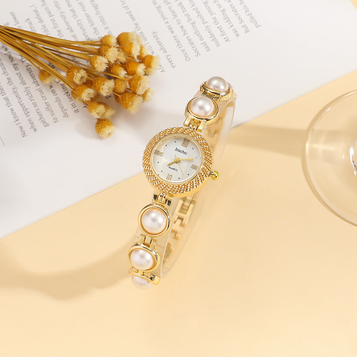Chanel-style Vintage Light-Luxury Pearl bracelet montre pour les femmes