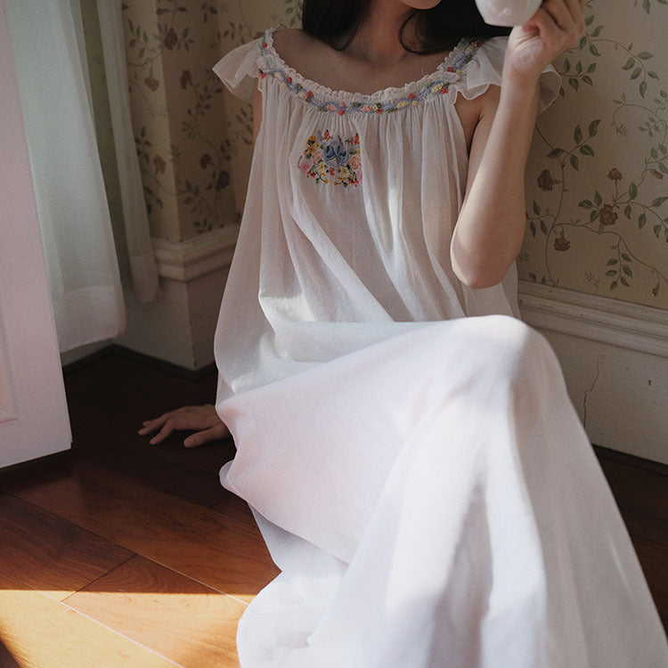 Robe de nuit romantique et élégante avec broderie tridimensionnelle