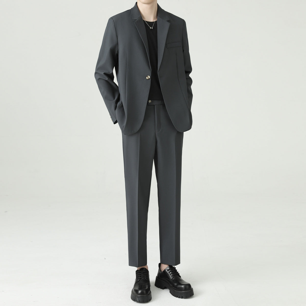Haut-de-gamme coréen de style Edgy and Handsome deux-pièces