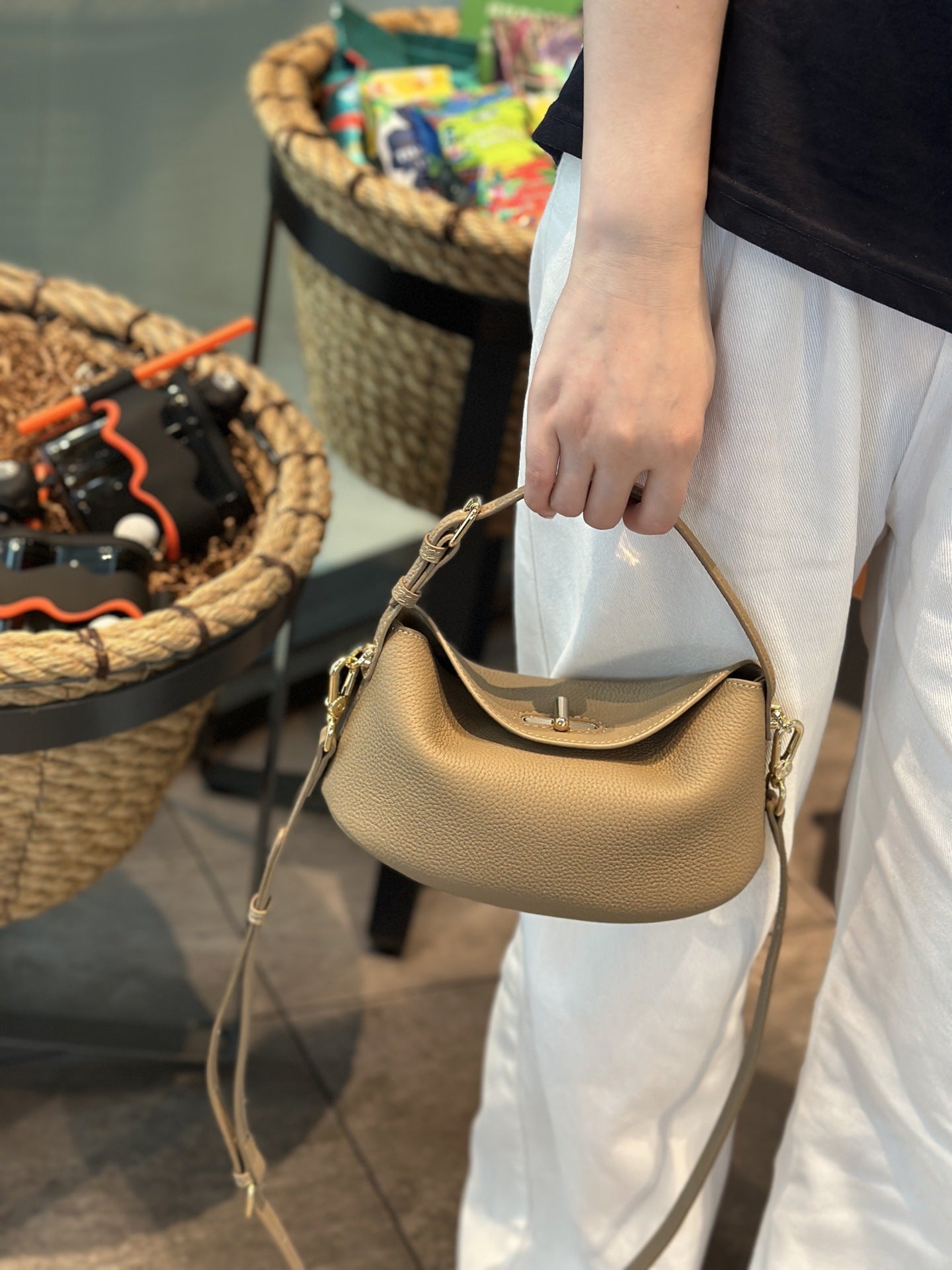 Litchi grain véritable cuir Premier couche Cowhide Yuanbao sac pour les femmes