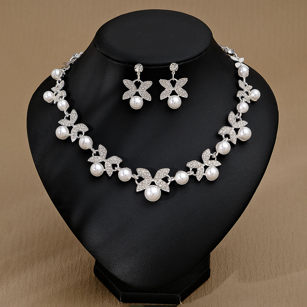 Boucles d'oreilles et colliers en Strass Pearl