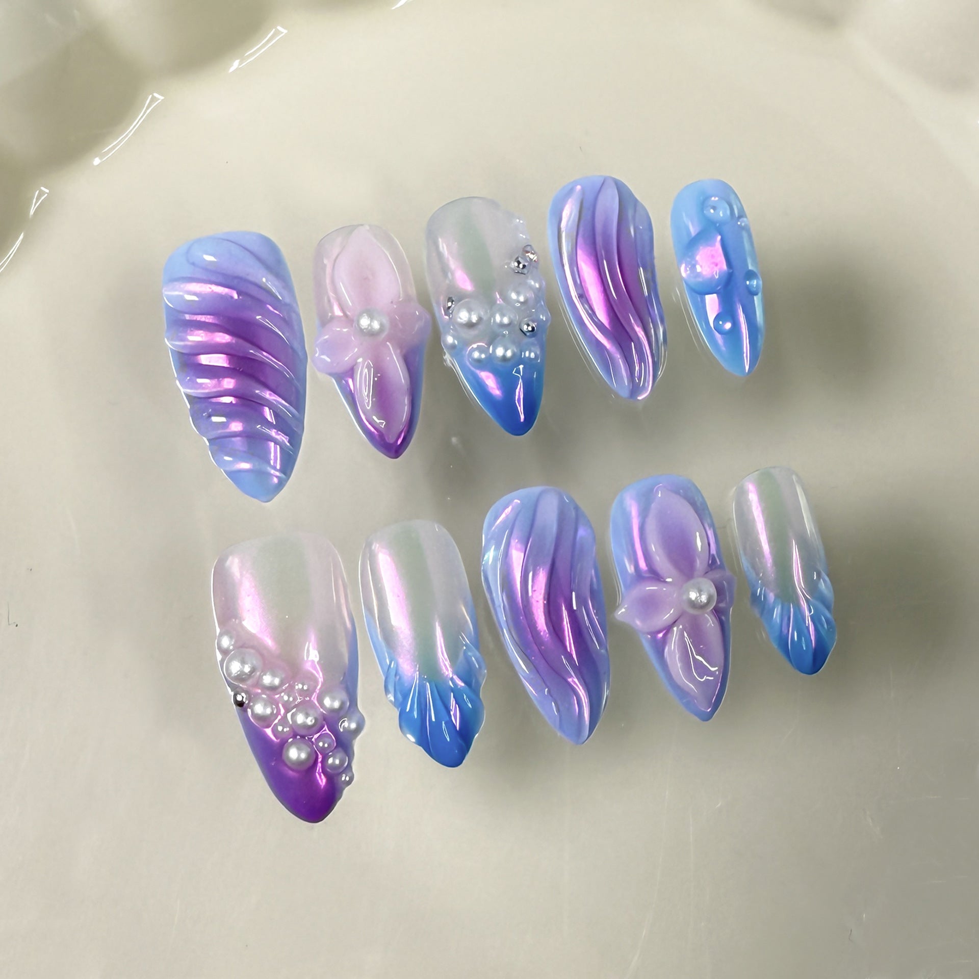 Art à ongles sculptés en trois dimensions avec des motifs de relief pour des manicures portables