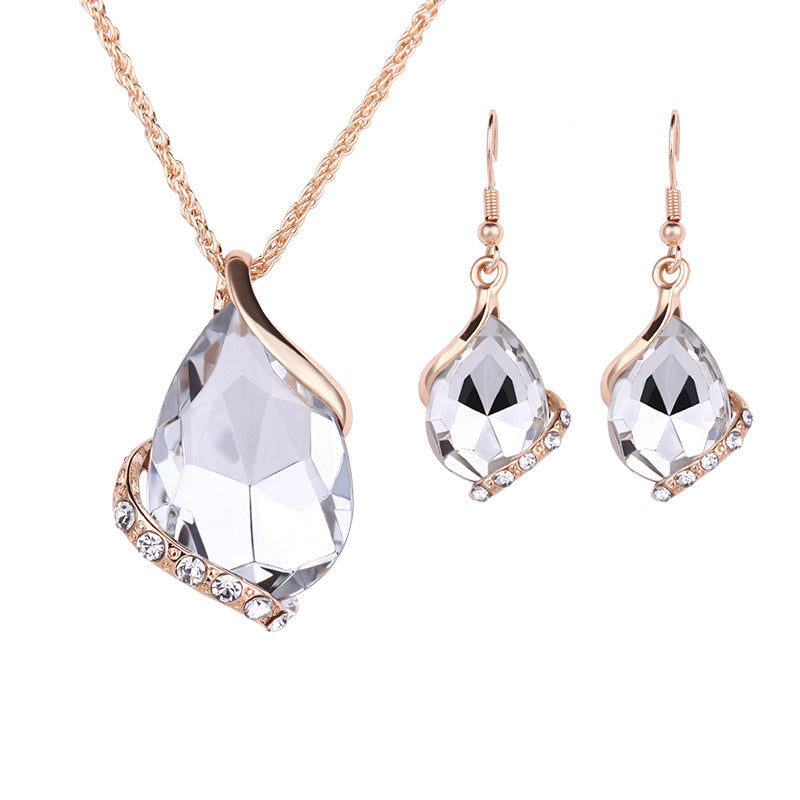Ensemble de boucles d'oreilles de collier de goutte d'eau