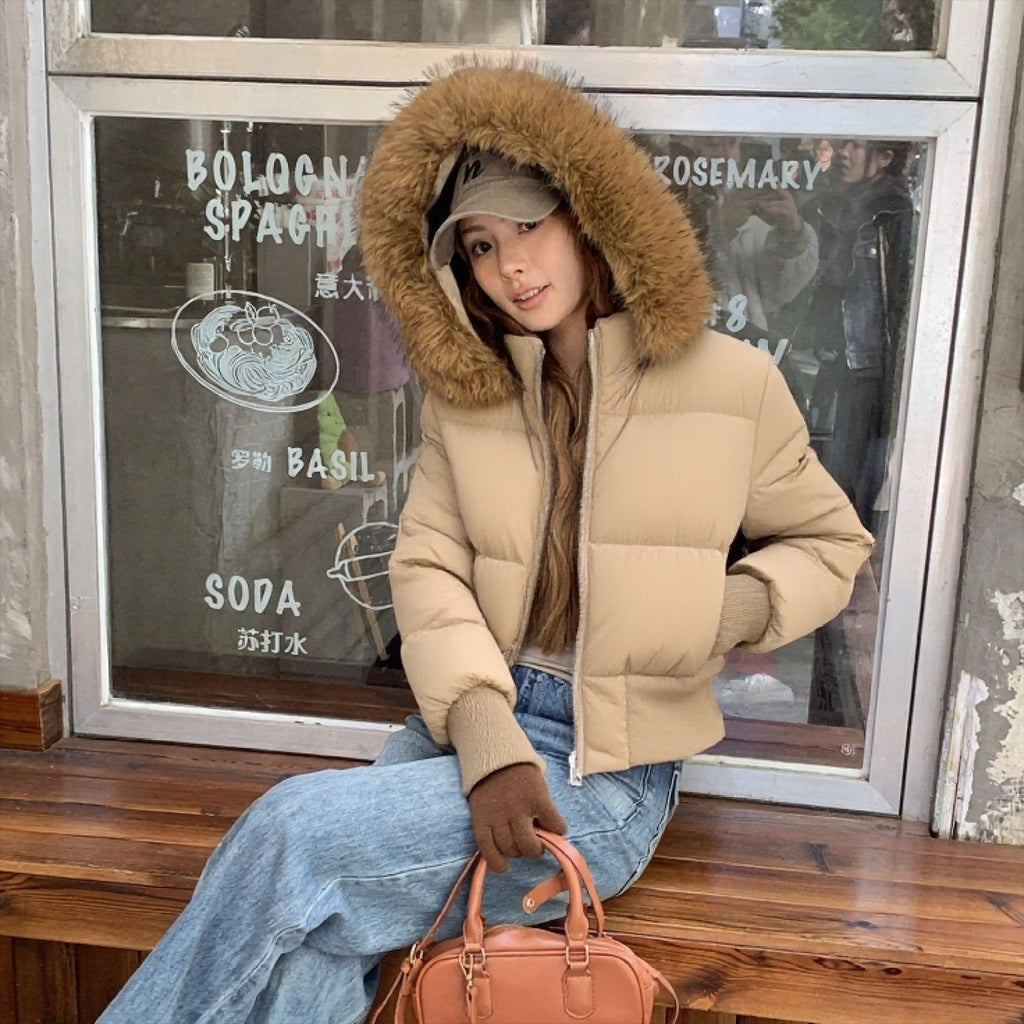 Femmes Stylish Cinching de taille Figure-flatter Cropped Coat avec un grand hood doublé de fourrure