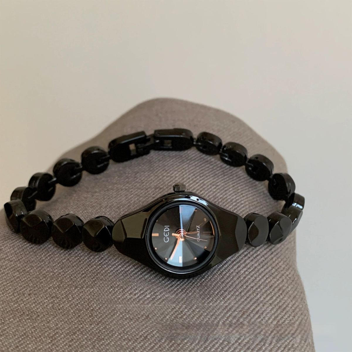 Montre en alliage femme élégante et minimaliste