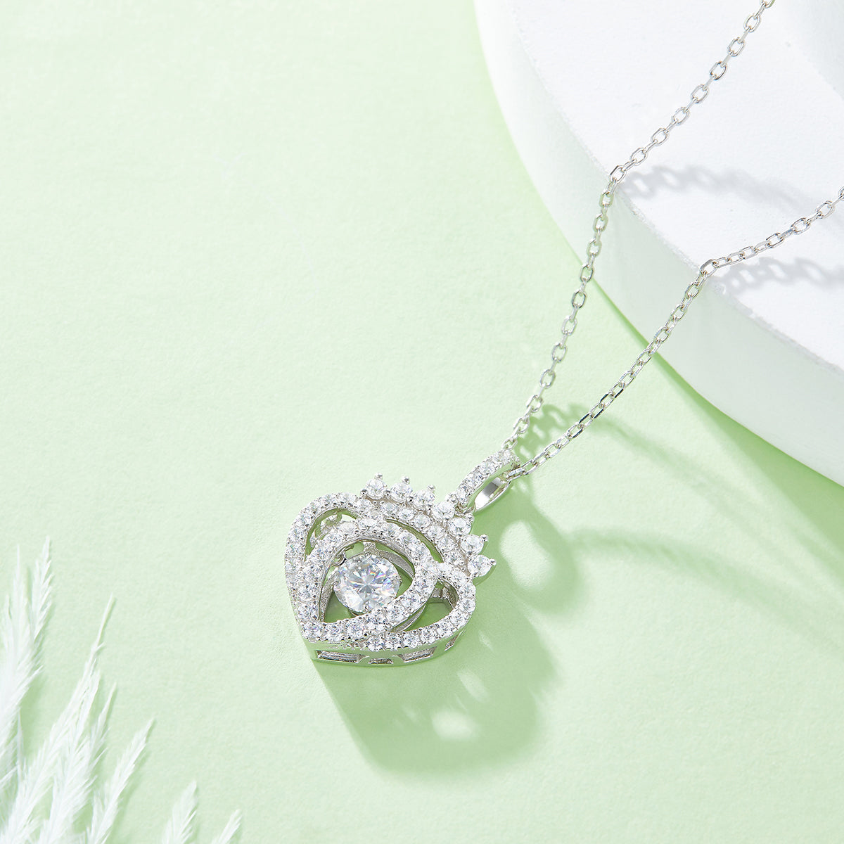 S925 Argent Sterling 0.5ct D Couleur VVS1 Coeur Moissanite Couronne Collier pendentif 45cm Plati
