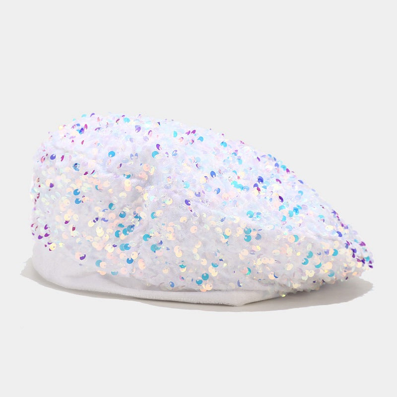 La belle dame colorée pailletée tendance et cool est adapté pour assister aux banquets