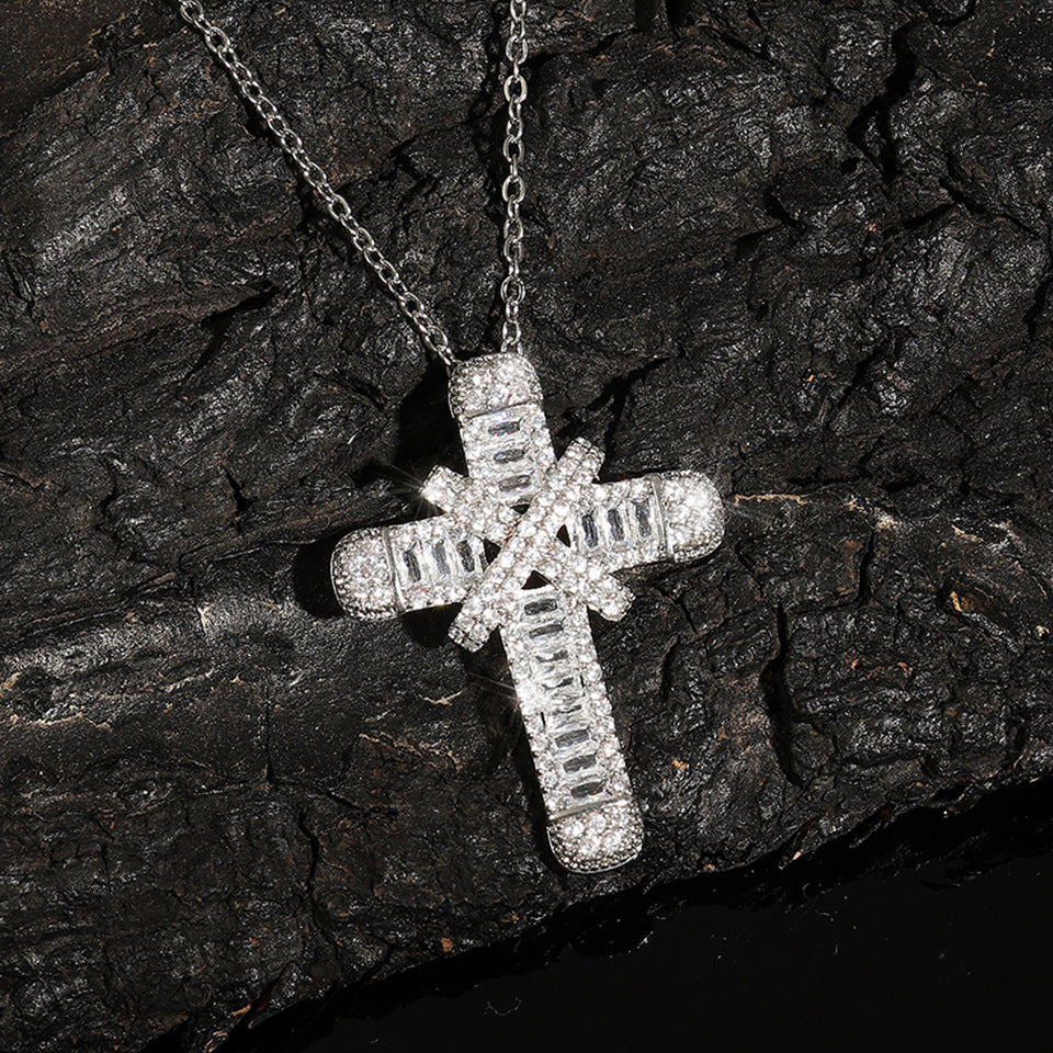 Collier de croix Zircon