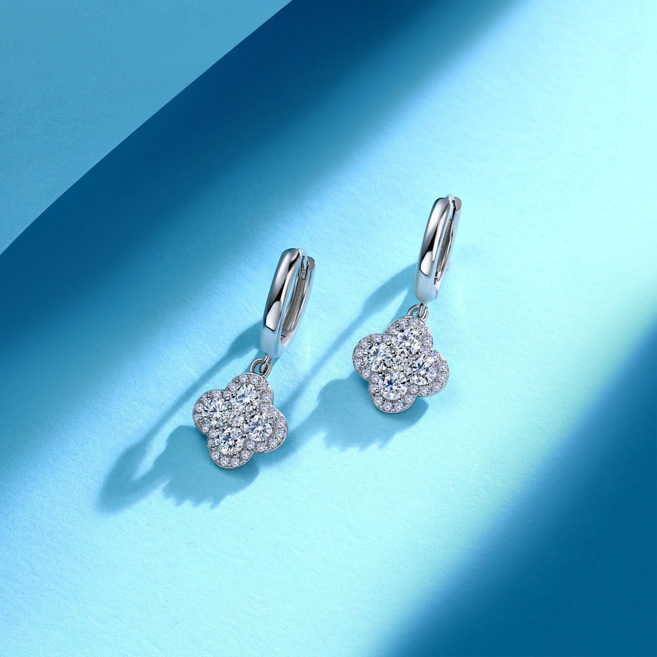 S925 Boucles d'oreilles de boucles de trèfle en argent sterling