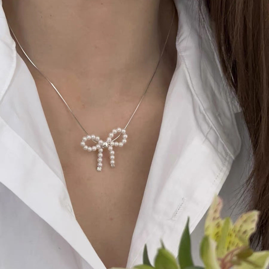 Élégant collier de choque Faux Pearl pour dames Collier de mode esthétique de luxe minimal