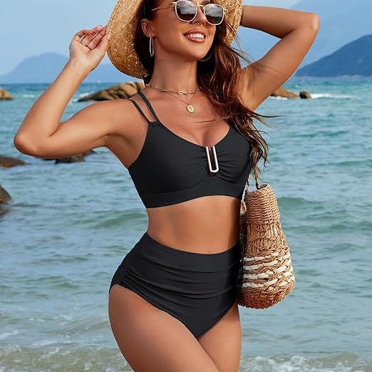Maillot de bain en deux parties, enroulé