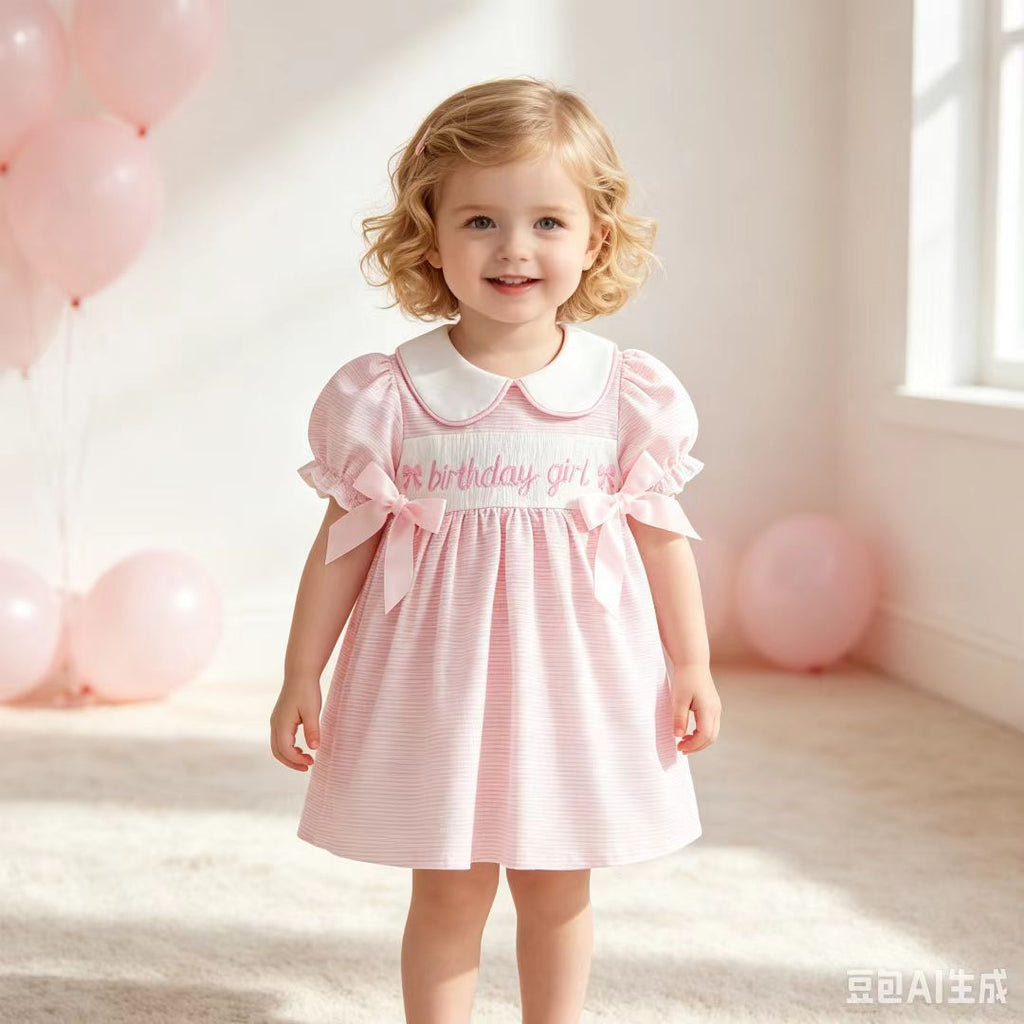 Robe de bébé fille brodée à carreaux roses