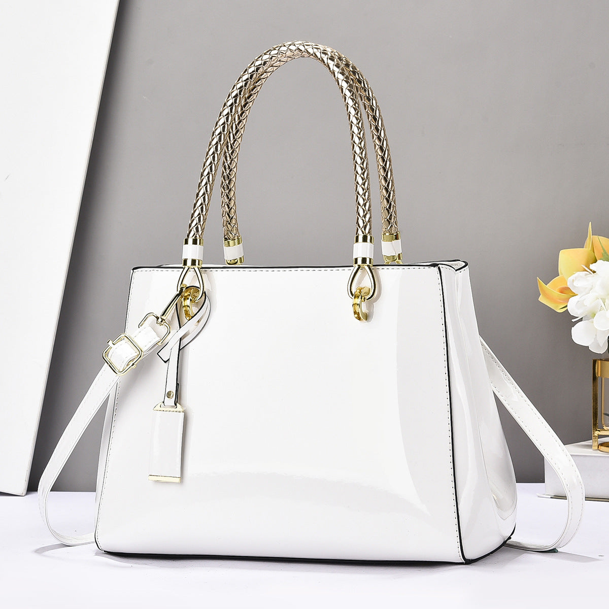 Sac à main en cuir brillant à la mode en cuir brillant Grande capacité Sac à bandoulière casual