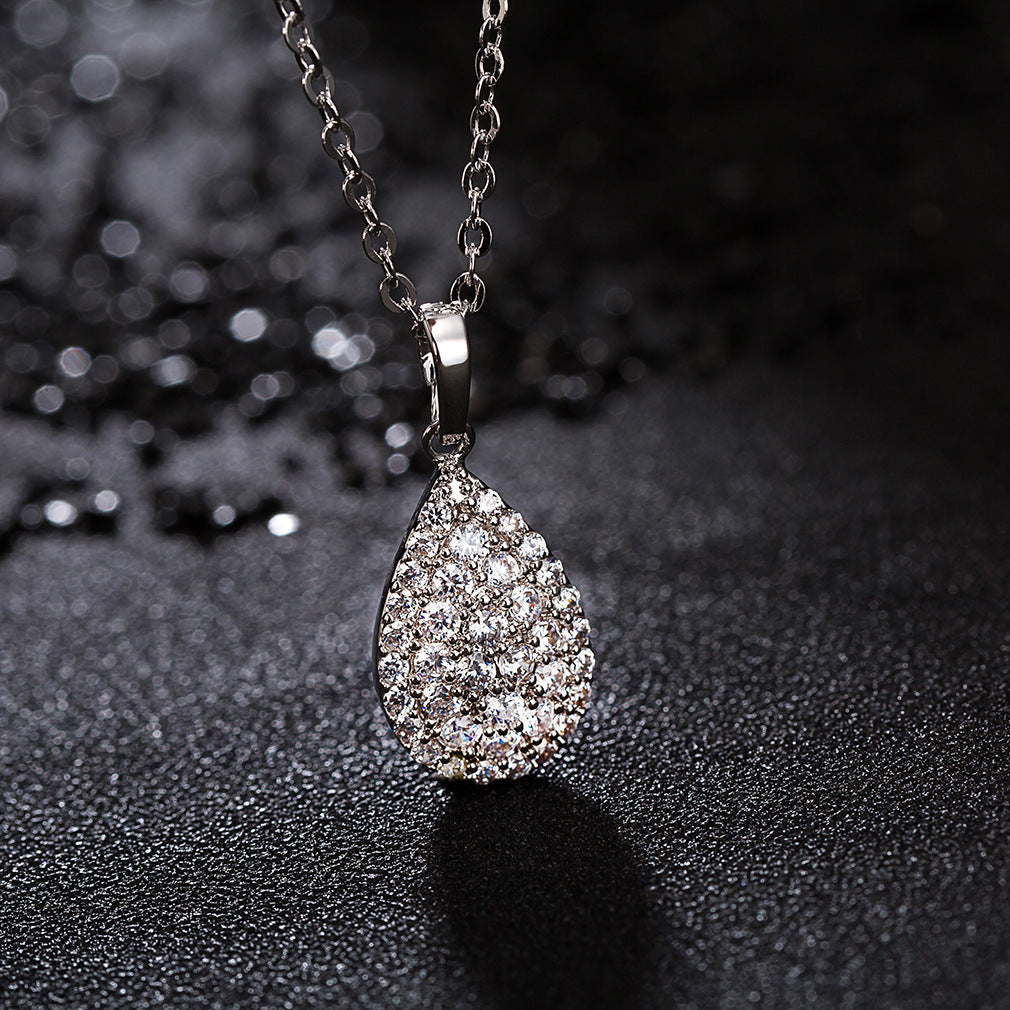 Collier en forme de goutte