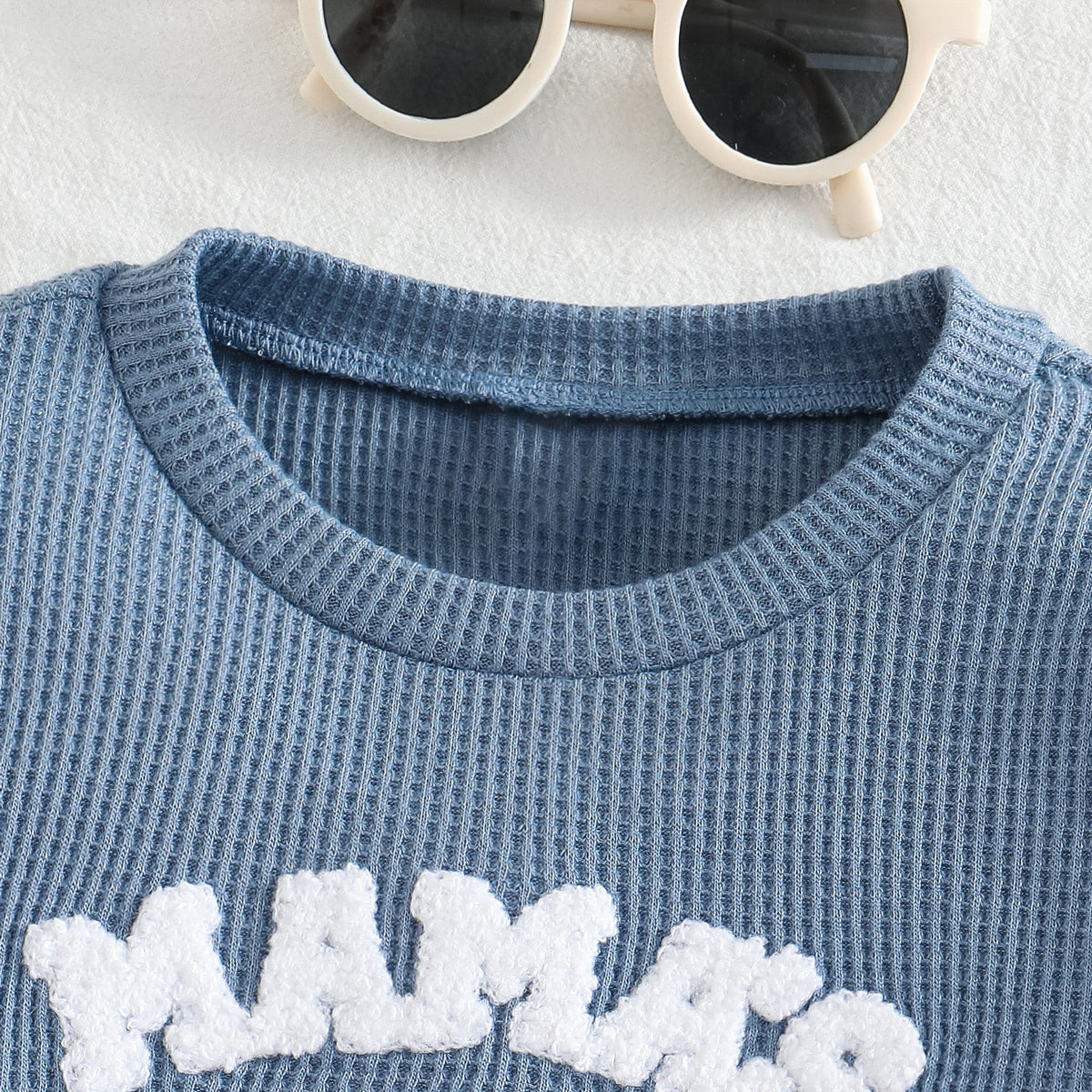 Baby set with embroidered letters on the top