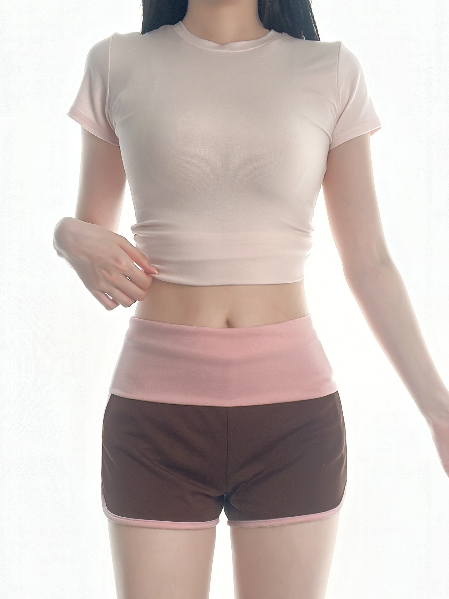 Shorts de sport pour femmes en couleur rose et café