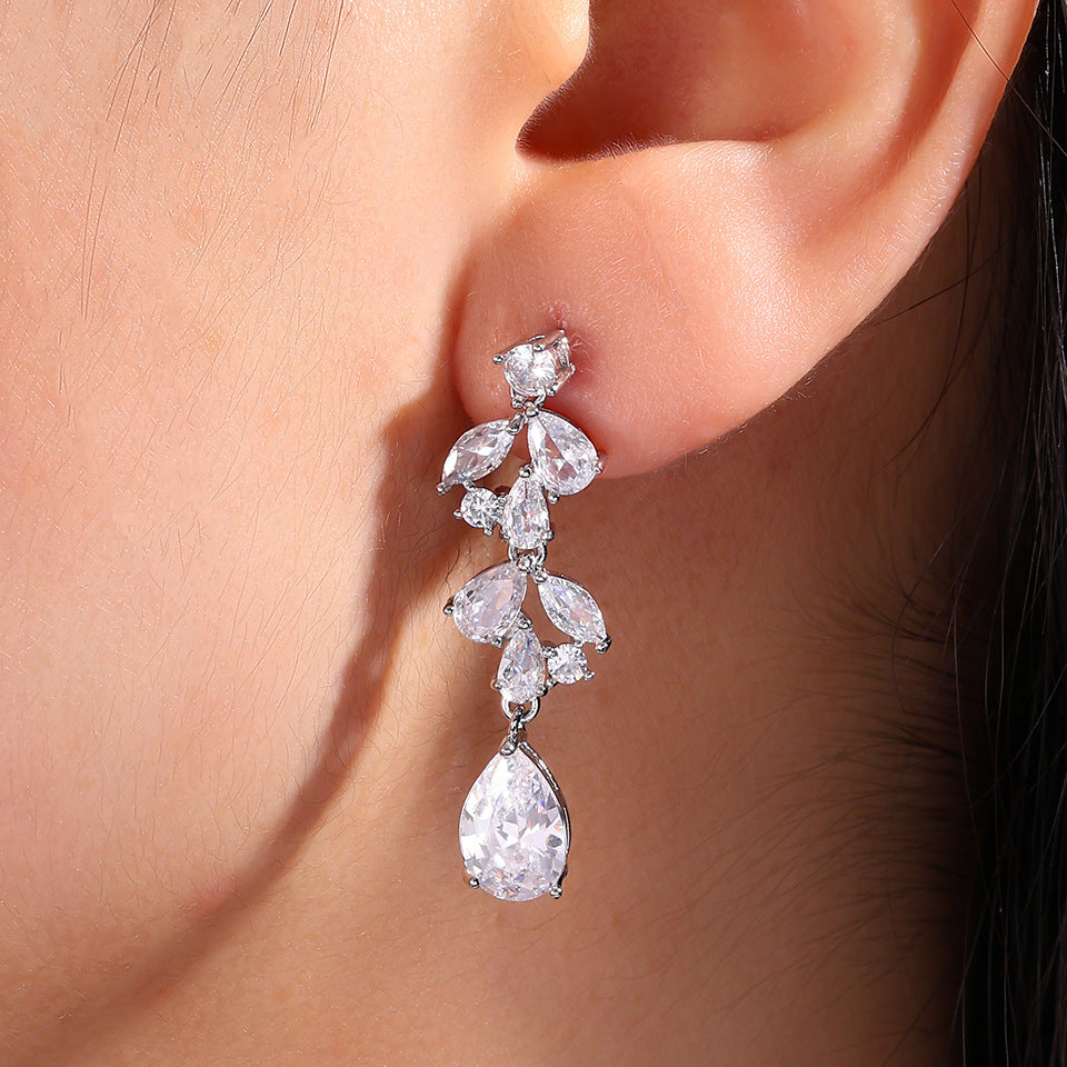Boucles d'oreilles CZ de la marquise florale en couches pour femmes