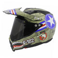 Beau casque complet de moto hors route