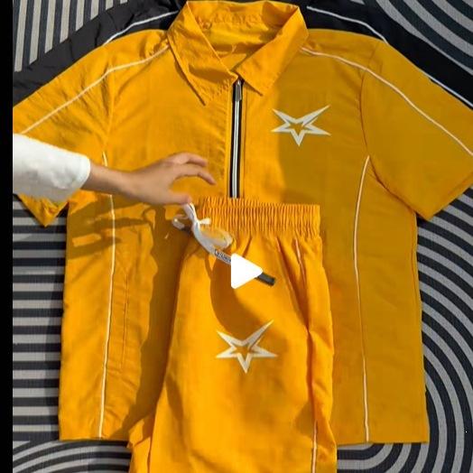 Ensemble de chemises à manches courtes à devant zip imprimé