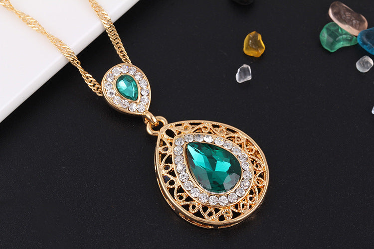 Boucles d'oreilles et ensemble de colliers