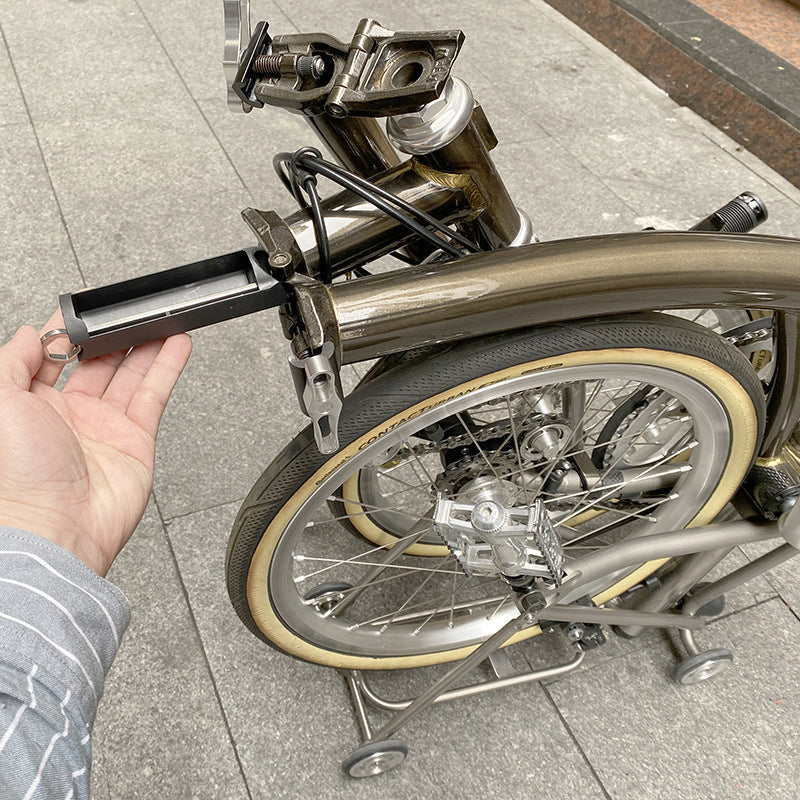 Boîte à outils Petit vêtement accessoire caché stockage de clé approprié pour pliage cadres de vélo intégré