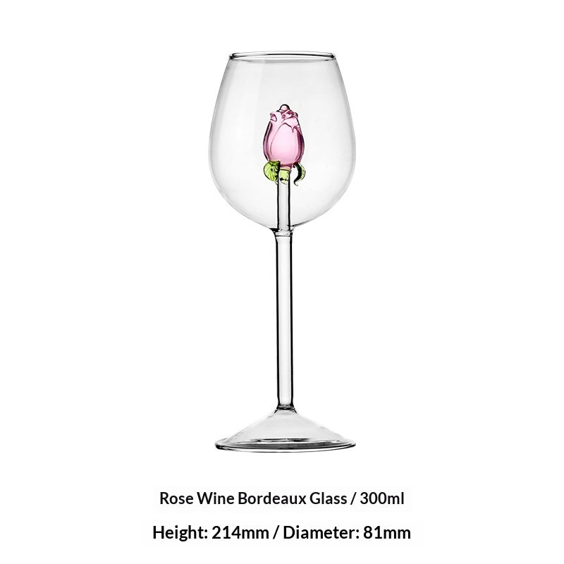 Cocktail en verre créatif et verre à vin rouge en forme de rosebud