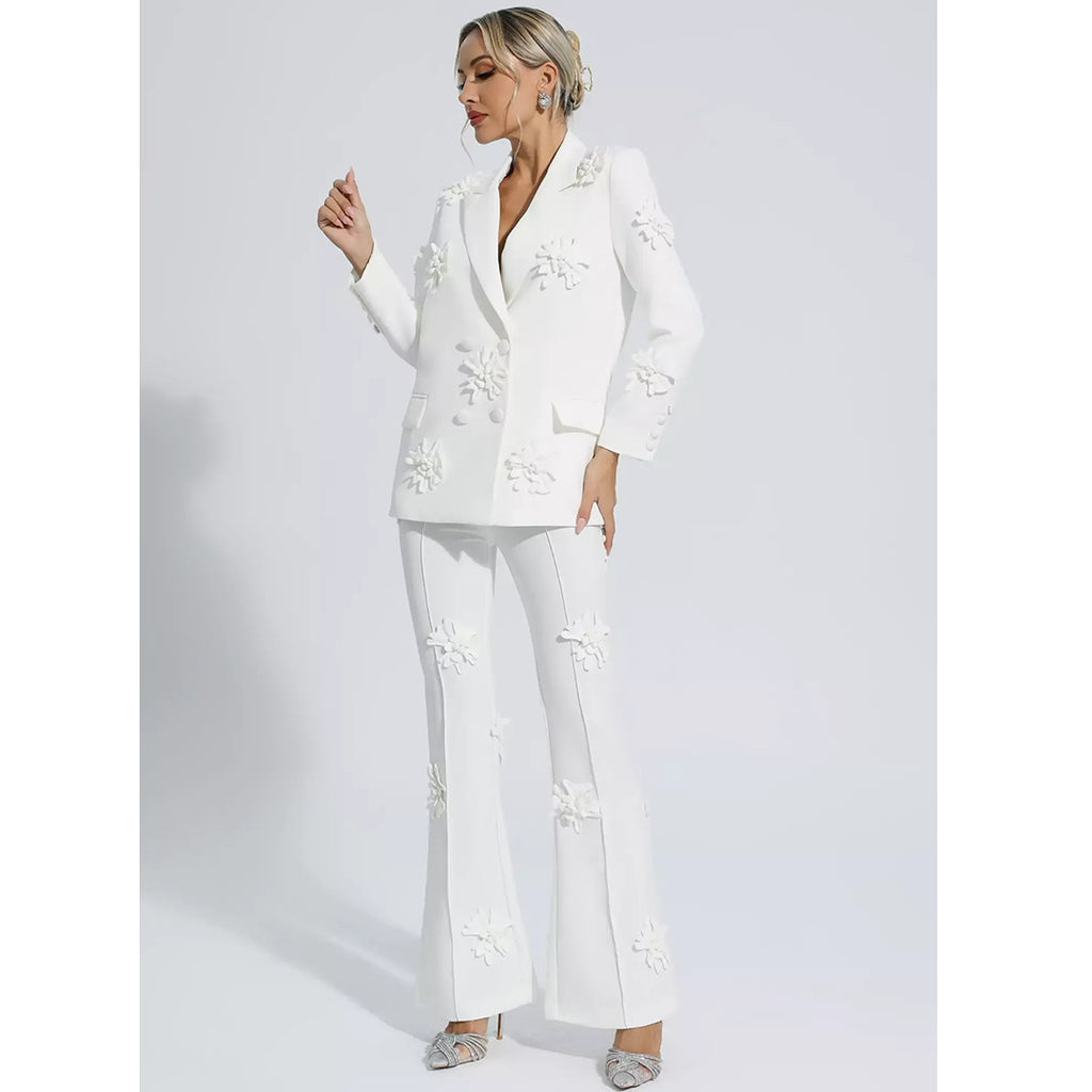 Costume de femme moyen et élégant