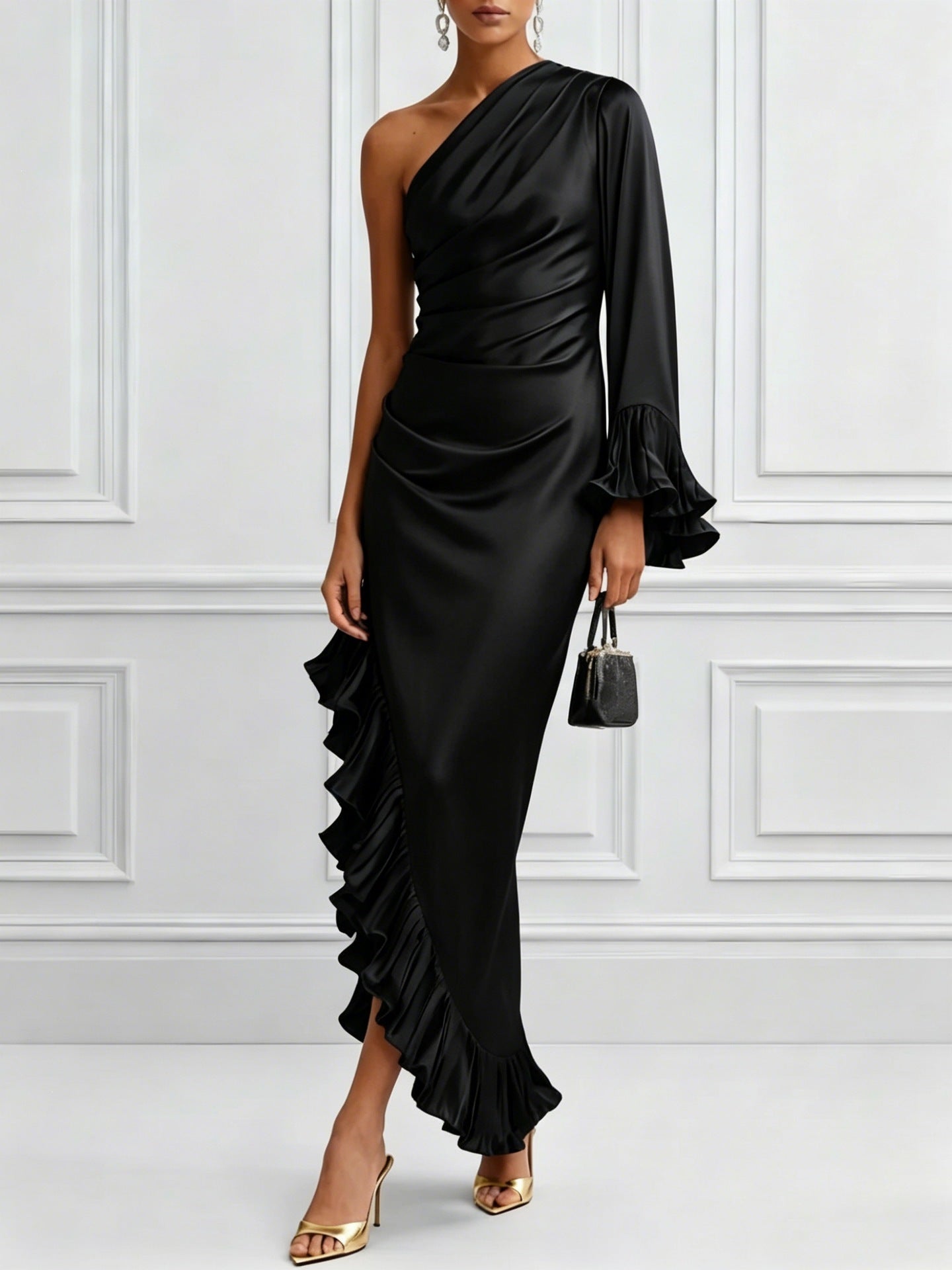 Robe asymétrique plissée satinée de couleur solide