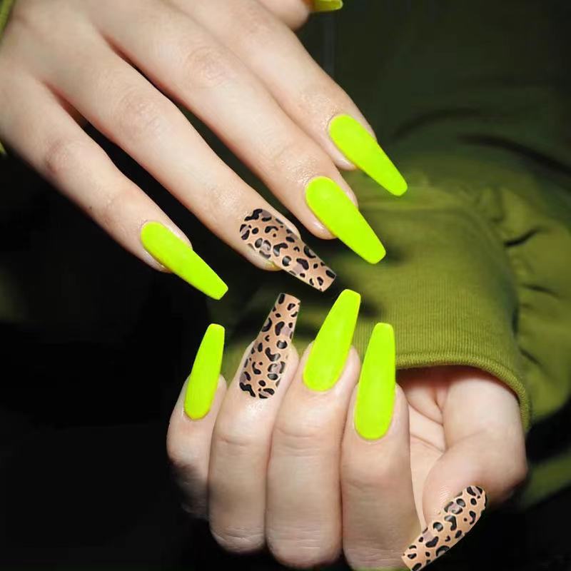 Femmes Colorful Trapézoïde en forme de faux ongles Conseils