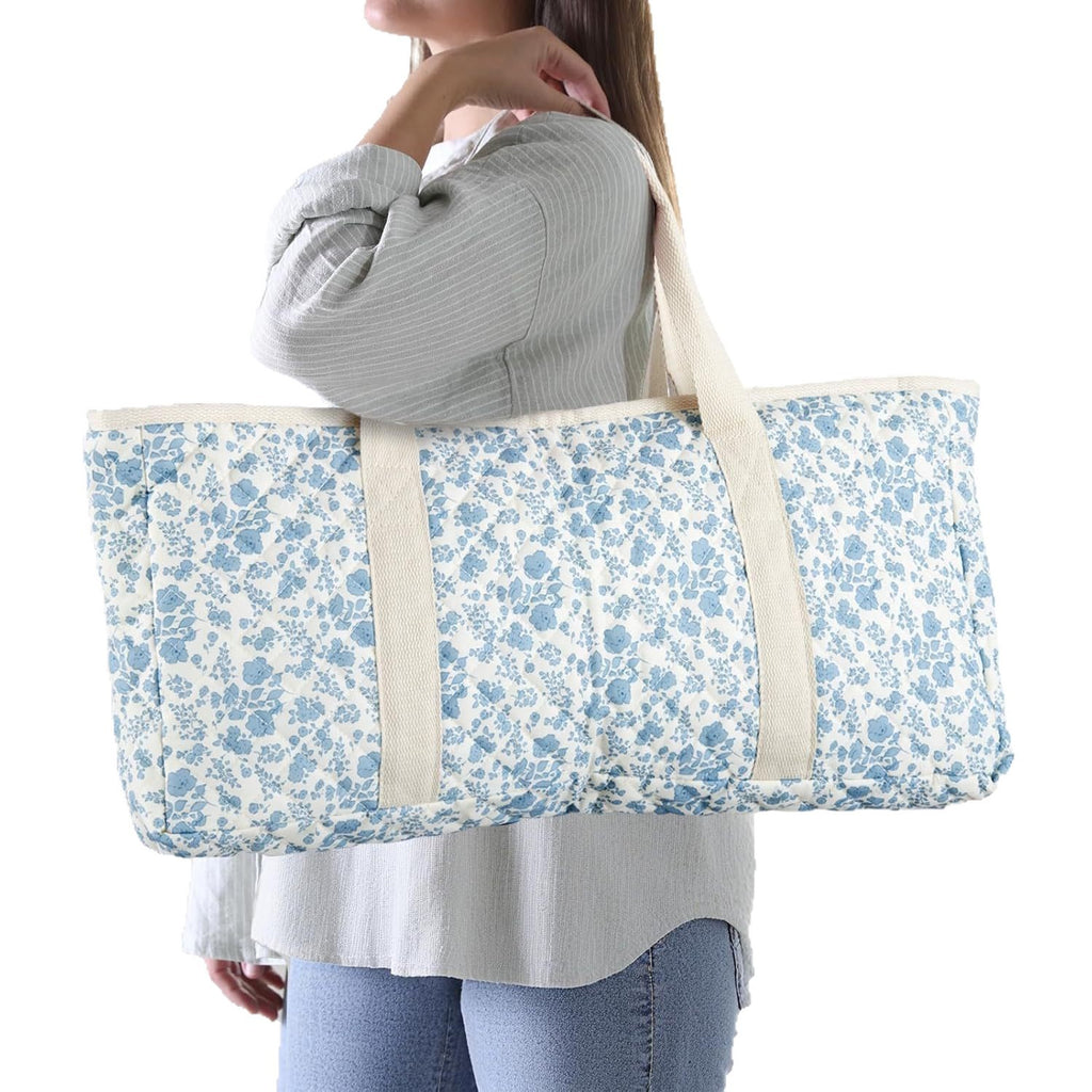 Ensemble de trois pièces imprimées à l'arrivée des femmes