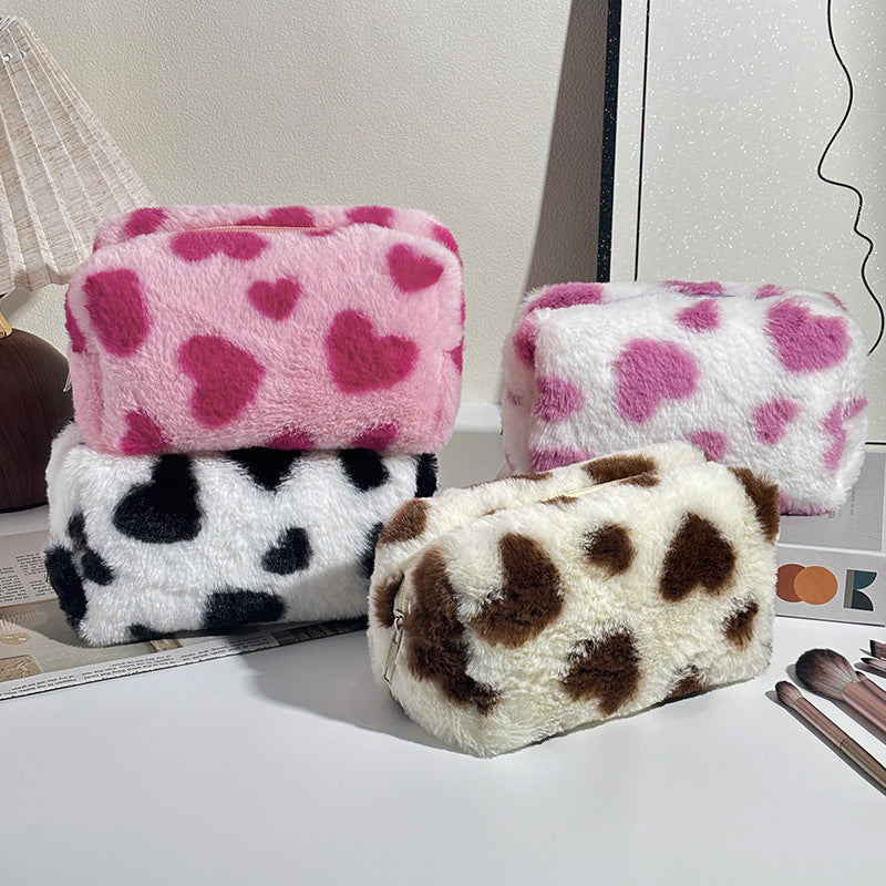 Sac de maquillage mignon et élégant avec une peluche en forme de cœur design grande capacité et portable