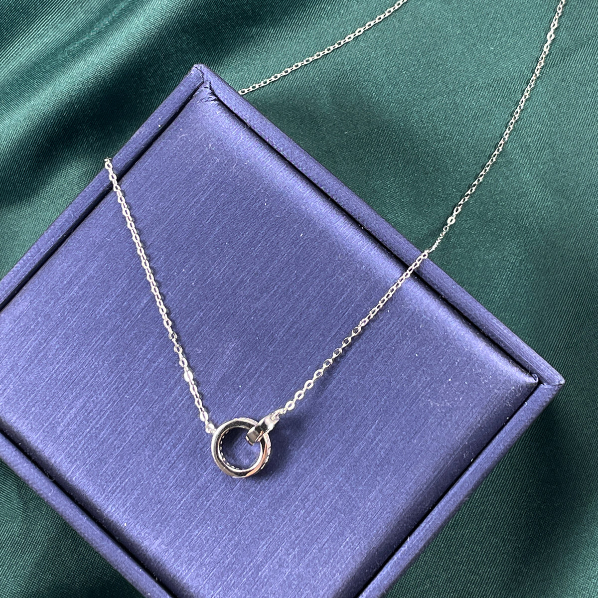 S925 Argent Sterling Interlocking Double anneau Collier en mousse 43cm Pave Design D Couleur