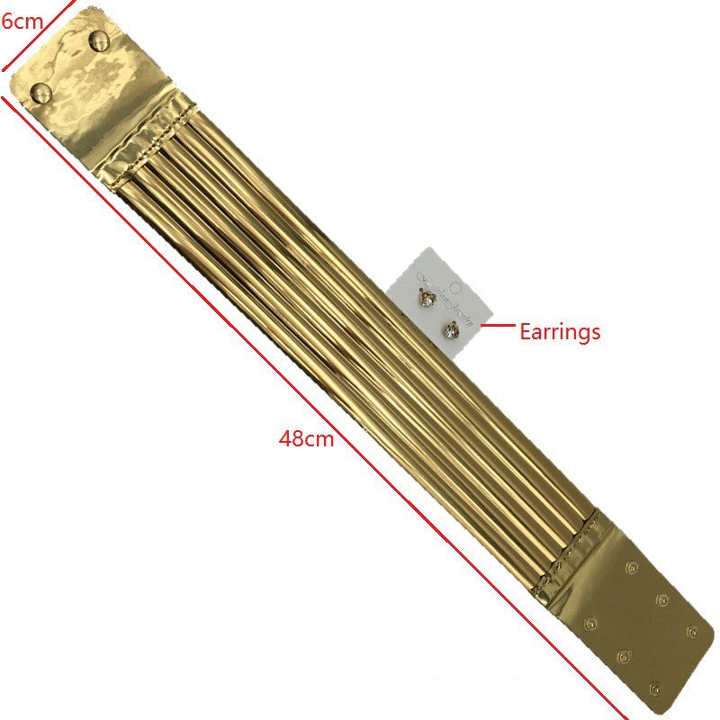 Collier exagéré européen et américain
