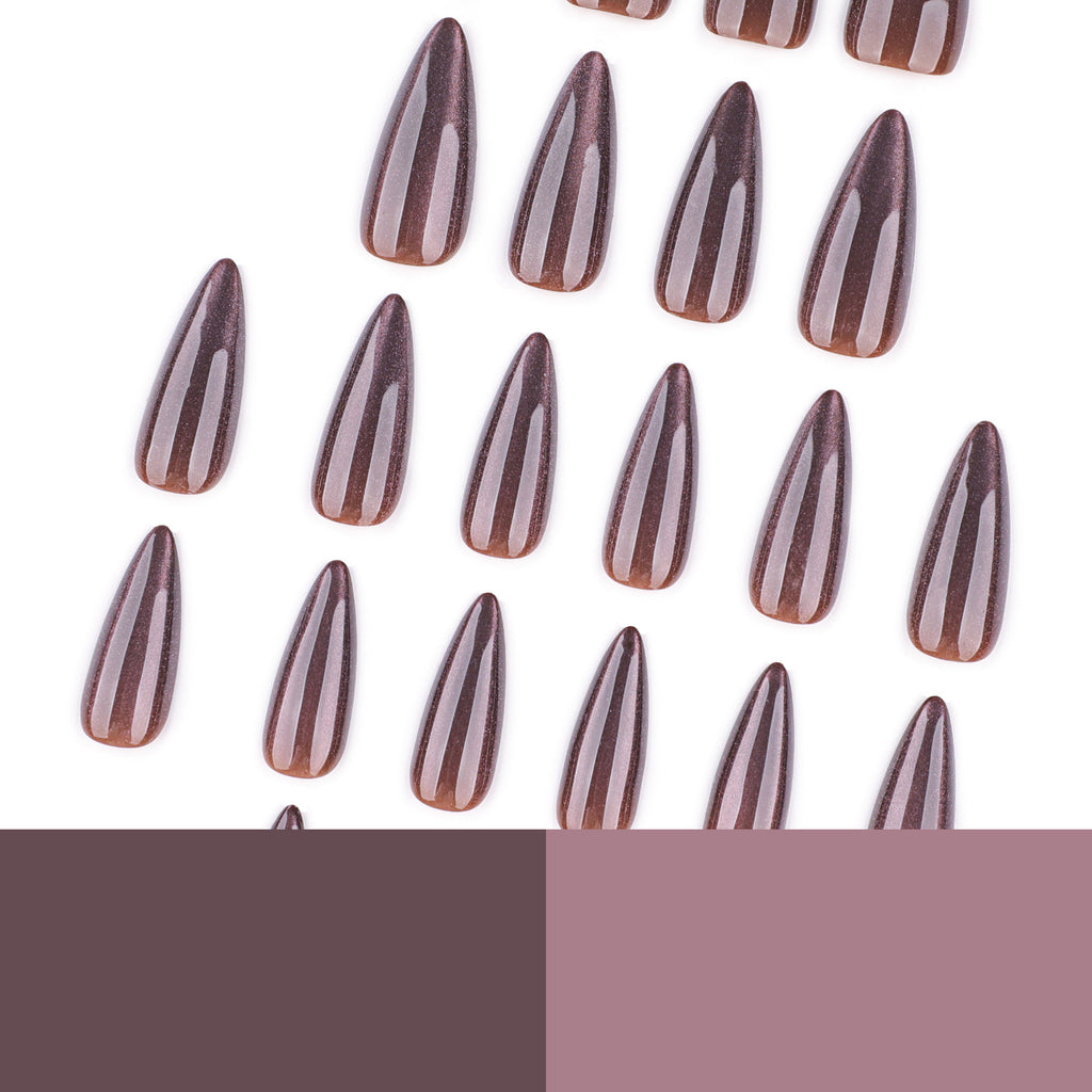 Les ongles artificiels en forme d'amande pour les femmes