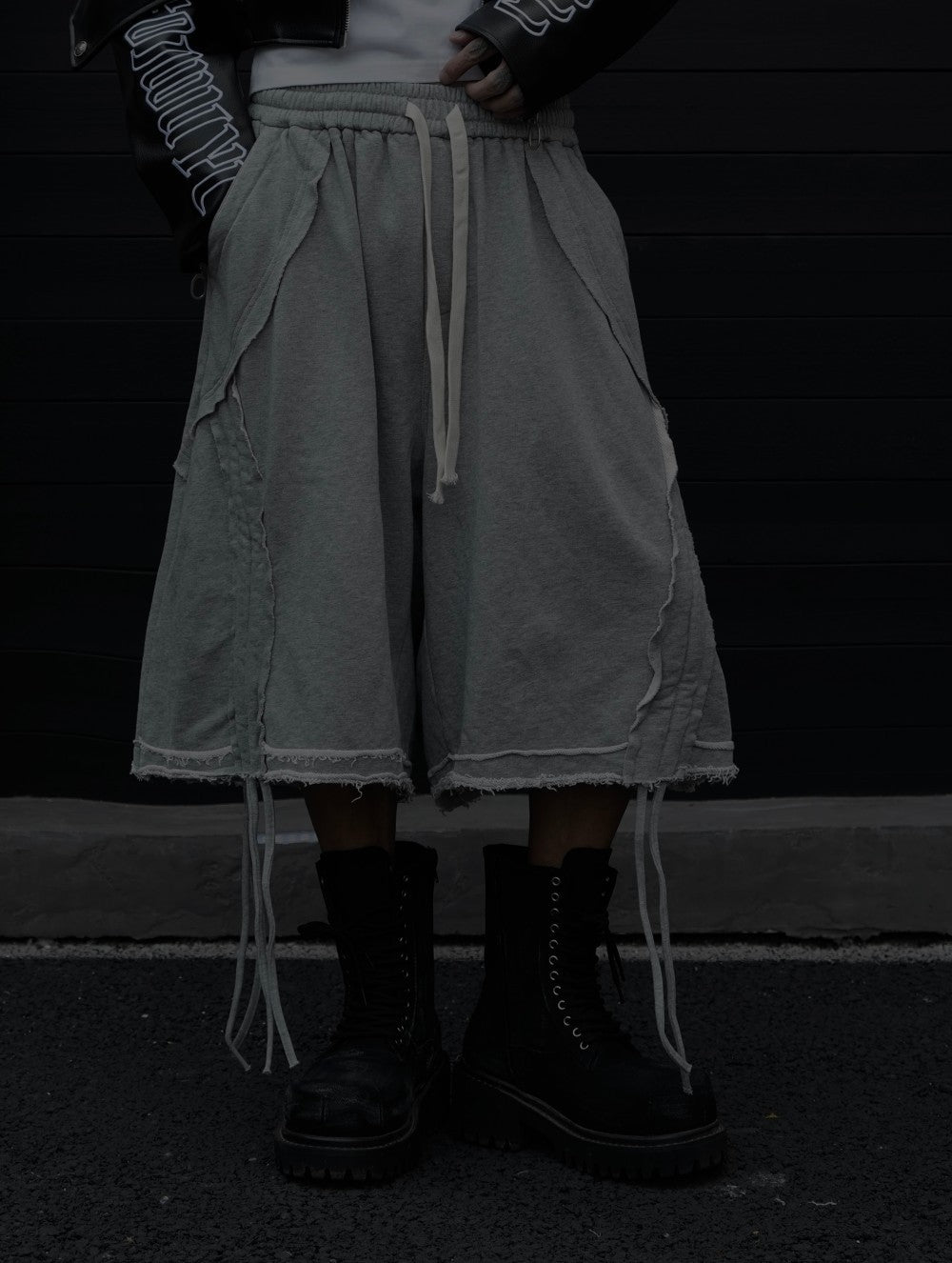 Short de travail casual loopback lavé lourd avec des bords bruts et des jambes larges