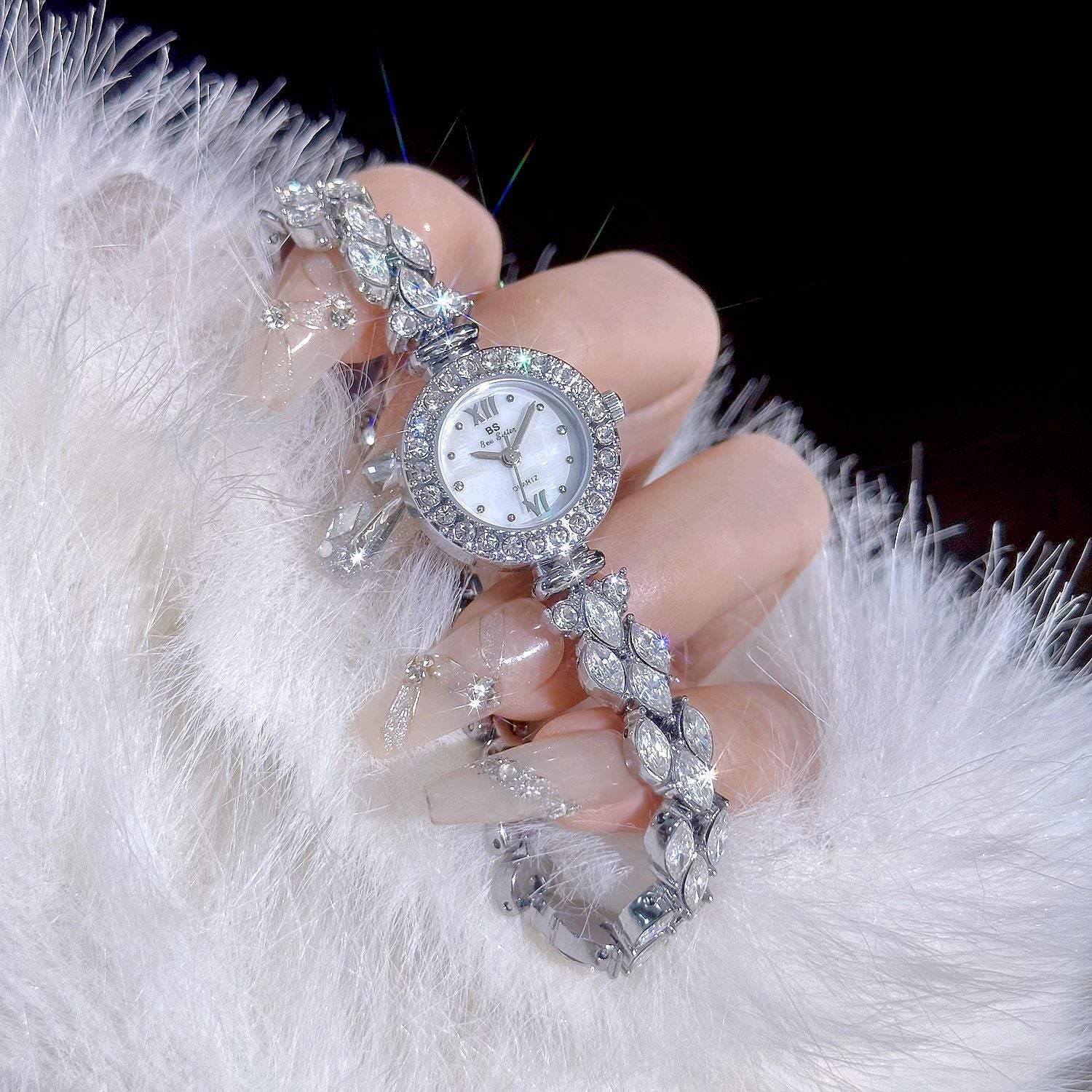 Baita Starry Cheval Eye Zircon Léger Luxury Montre de sirène exquise