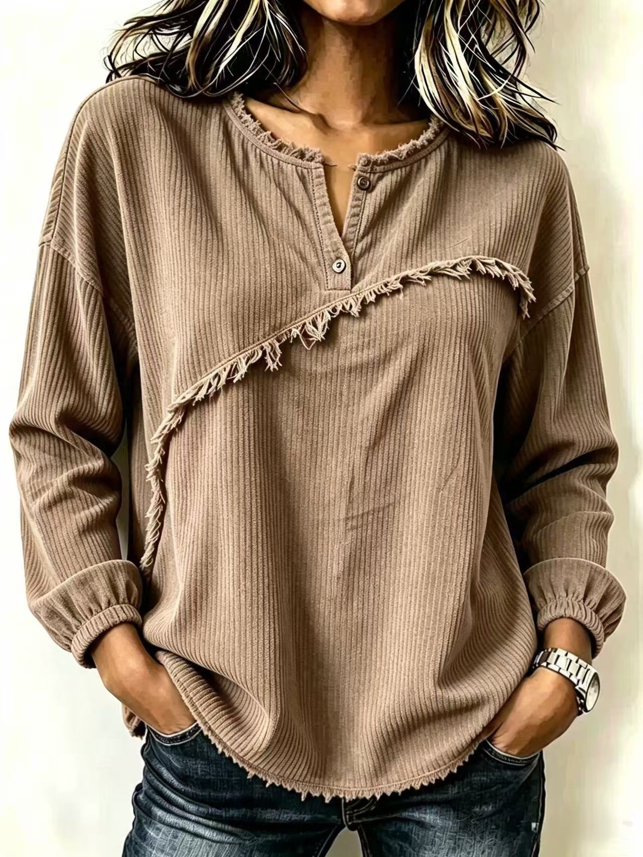 Femmes Col de Henley Corduroy Top avec Tasseaux Raw-edge