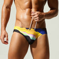 Trunks de plage élégants pour hommes avec un design à rayures arc-en-ciel