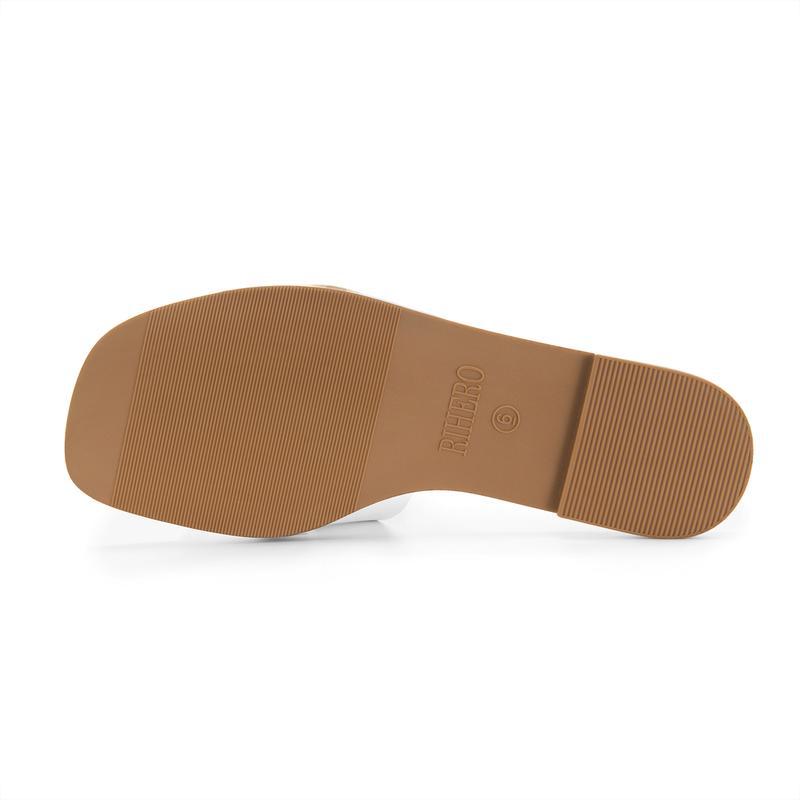 Sandales plates en cuir synthétique avec boucle métallique